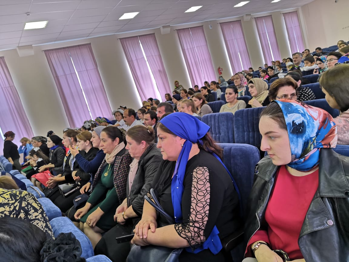 День учителя в актовом зале. День учителя в актовом зале.
